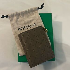 Bottega Veneta Intrecciato Bi-Fold Wallet